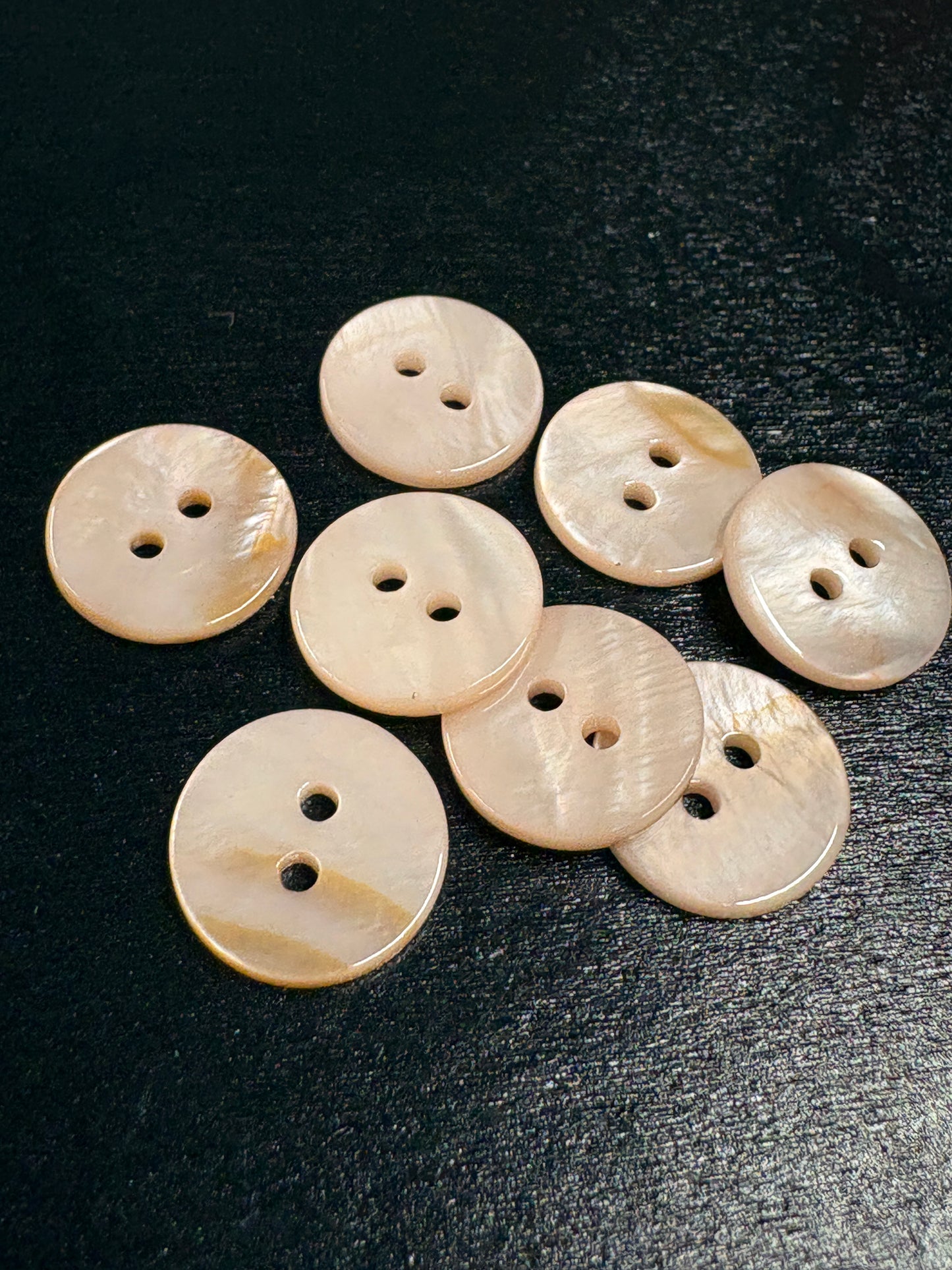 Helmiäisnappi vaaleanpunainen ø 1,5mm