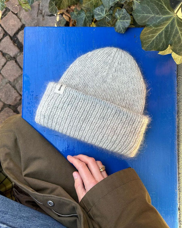 harmaa petiteknit weekend hat