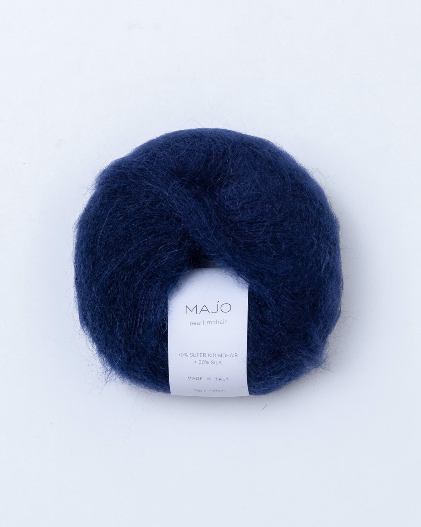 Majo Garn Pearl Mohair värissä Midnight