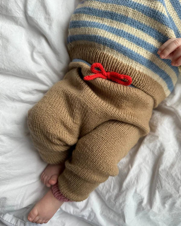 PetiteKnit Holger Baby Set lapsen päällä