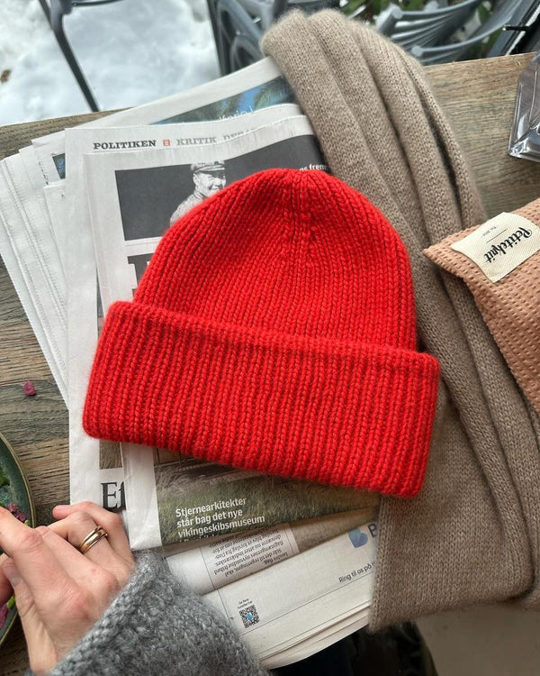 punainen petiteknit weekend hat
