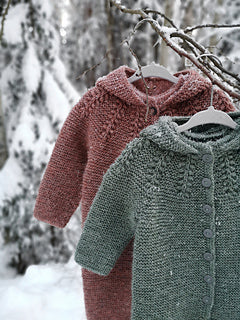 Raunioiset Onesie, suomenkielinen neuleohje