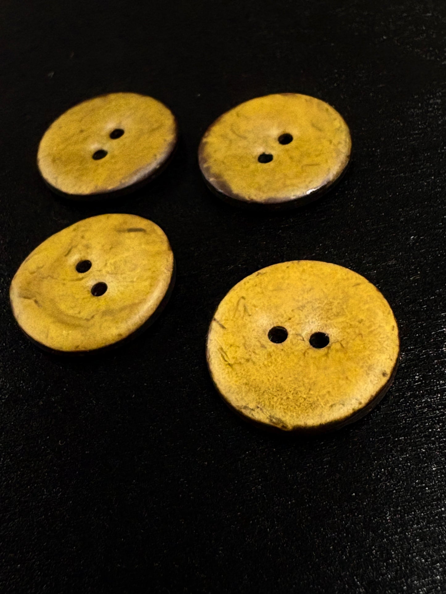 Emaloitu kookosnappi keltainen ø 2,2mm