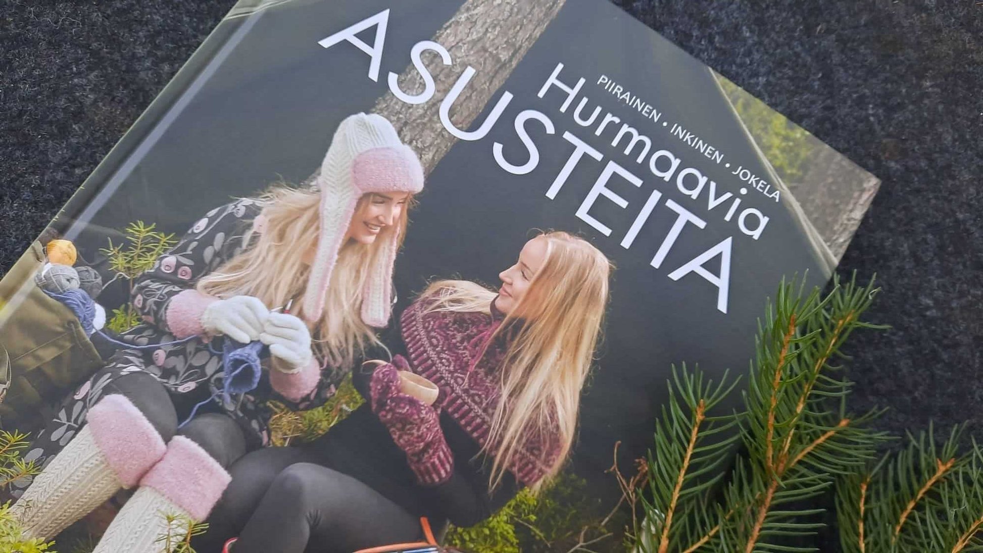 Hurmaavia asusteita - Neuletarinoita maakunnista