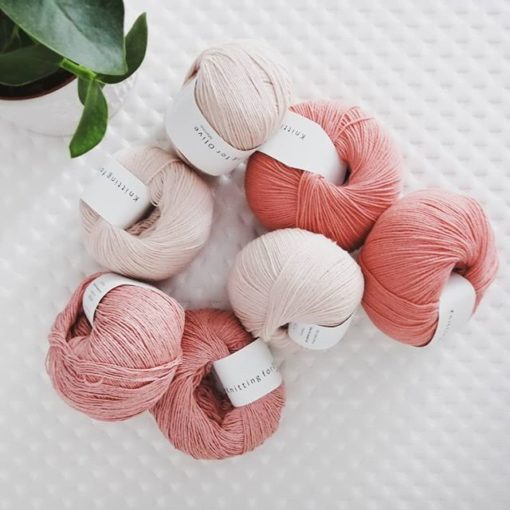 Knitting for Olive Pure Silk useassa värissä
