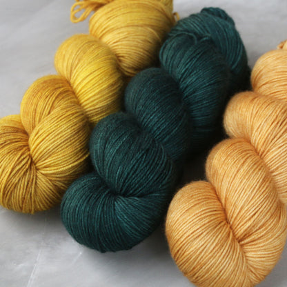 Laurelknits SuperSock, käsinvärjätty merinovillainen sukkalanka