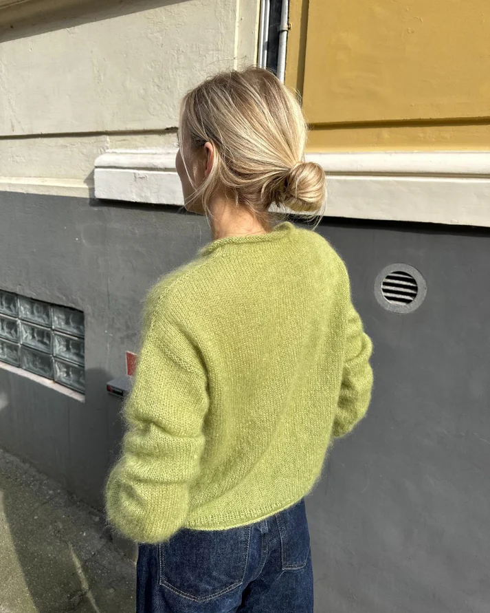PetiteKnit Cloud Blouse vihreänä takaa