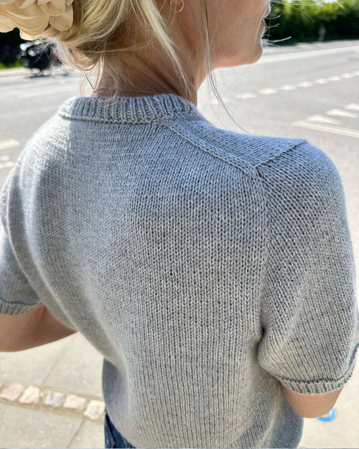 PetiteKnit Poppy Tee harmaana takaa