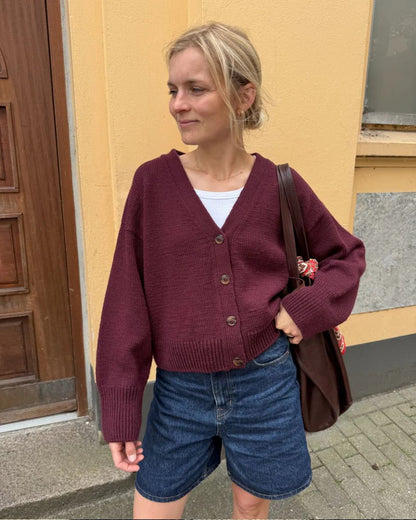 PetiteKnit Scarlet Cardigan – neuleohje englanniksi