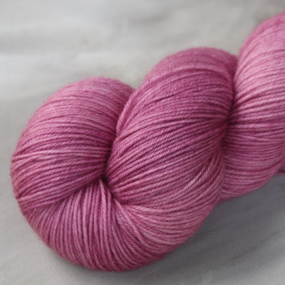 Laurelknits SuperSock, käsinvärjätty merinovillainen sukkalanka