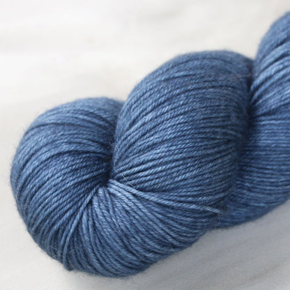 Laurelknits SuperSock, käsinvärjätty merinovillainen sukkalanka