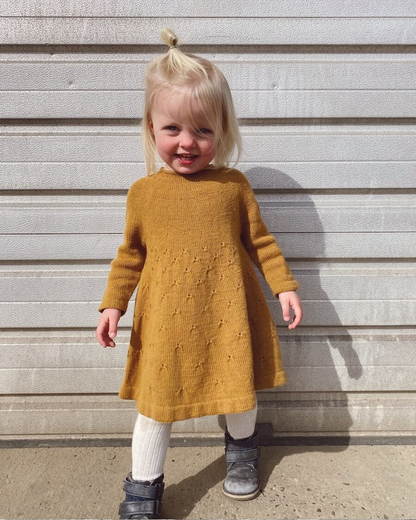 PetiteKnit Dandelion Dress – neuleohje englanniksi
