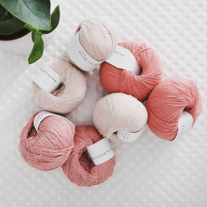 Knitting for Olive Pure Silk useassa värissä