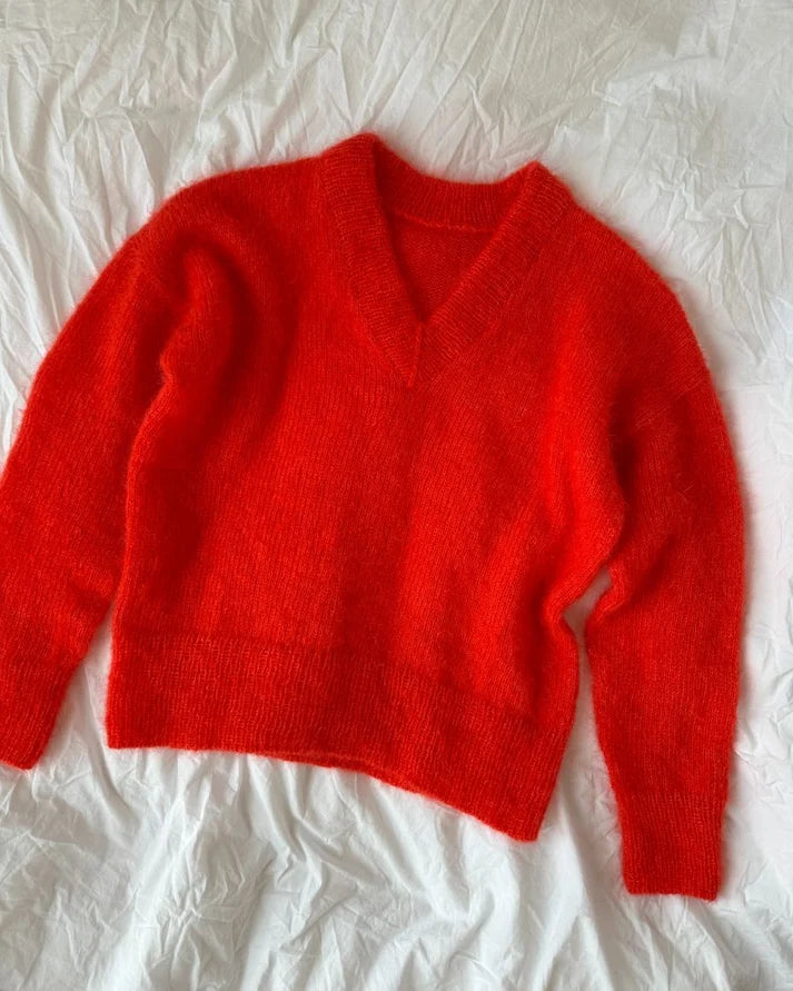 PetiteKnit Stockholm Sweater V-neck tasona