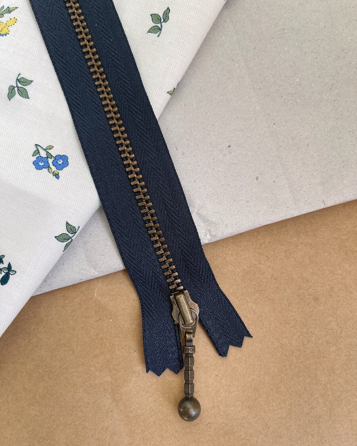 PetiteKnit vetoketju 17 cm – metallinen vetoketju neuleisiin