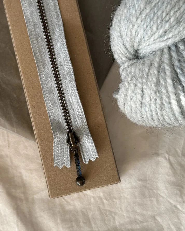 PetiteKnit vetoketju 17 cm – metallinen vetoketju neuleisiin