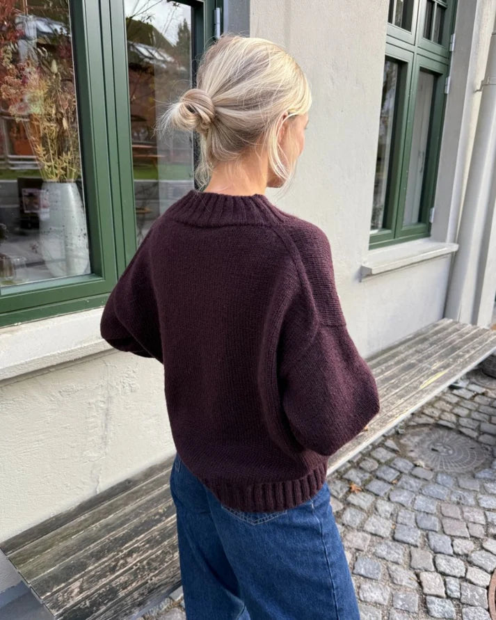 PetiteKnit Hannah Sweater V-neck (FI) - knitting pattern in Finnish