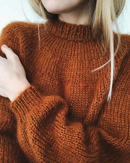 PetiteKnit Novice Sweater naisen päällä