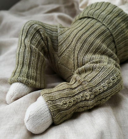 Suvis.Knits - Kastepisarat Mini Tights (suomenkielinen neuleohje)