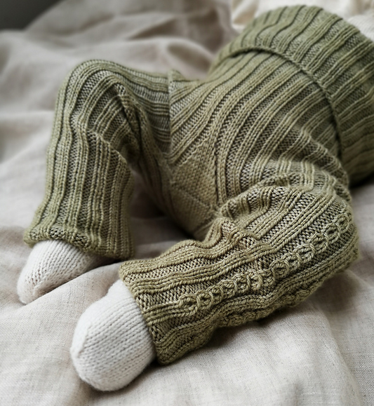 Suvis.Knits - Kastepisarat Mini Tights (suomenkielinen neuleohje)