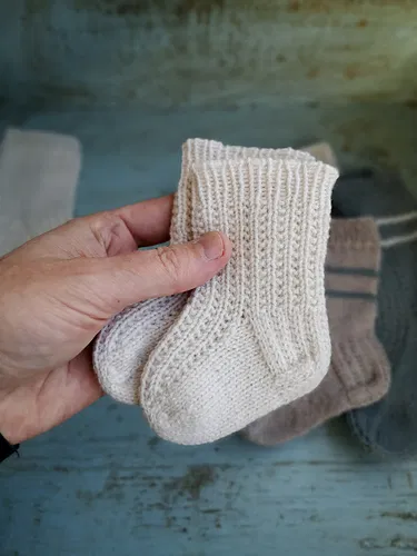 Suvis.Knits - The Mini Socks (suomenkielinen neuleohje)