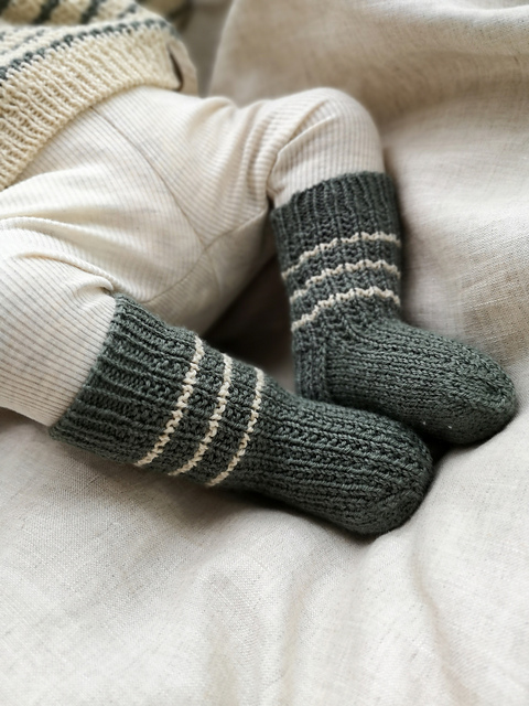 The Mini Socks vauvan jalassa