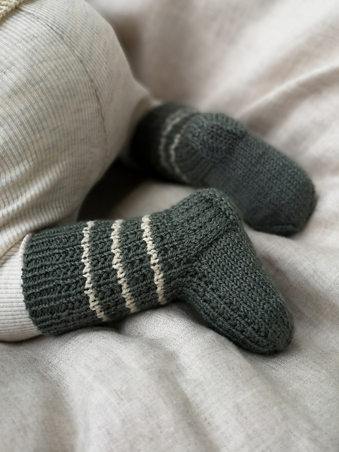 Suvis.Knits - The Mini Socks (suomenkielinen neuleohje)