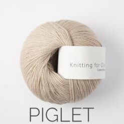 Knitting_for_olive_cottonmerino_piglet